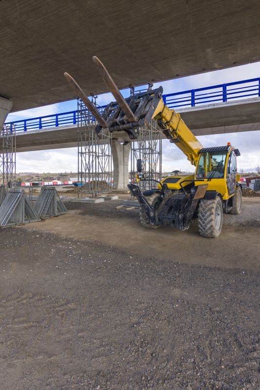 It handles heavy loads with stability.